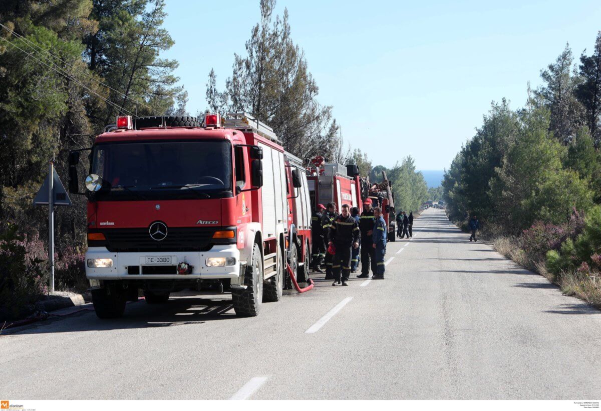 Ιεράπετρα: Σε εξέλιξη φωτιά στα Αχλιά – Ισχυροί άνεμοι δυσκολεύουν τους πυροσβέστες!