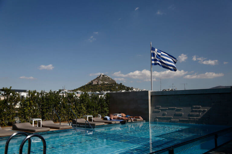 Ιστορίες για… αγρίους σε αθηναϊκά ξενοδοχεία: Εξωφρενικές απαιτήσεις, σεξουαλική παρενόχληση και καψώνια