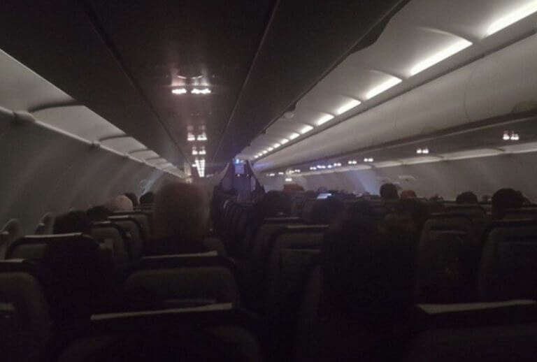 Ρόδος: Μέσα στην πτήση της αγωνίας – Η απόφαση του πιλότου προκάλεσε πανικό στους επιβάτες [pics]