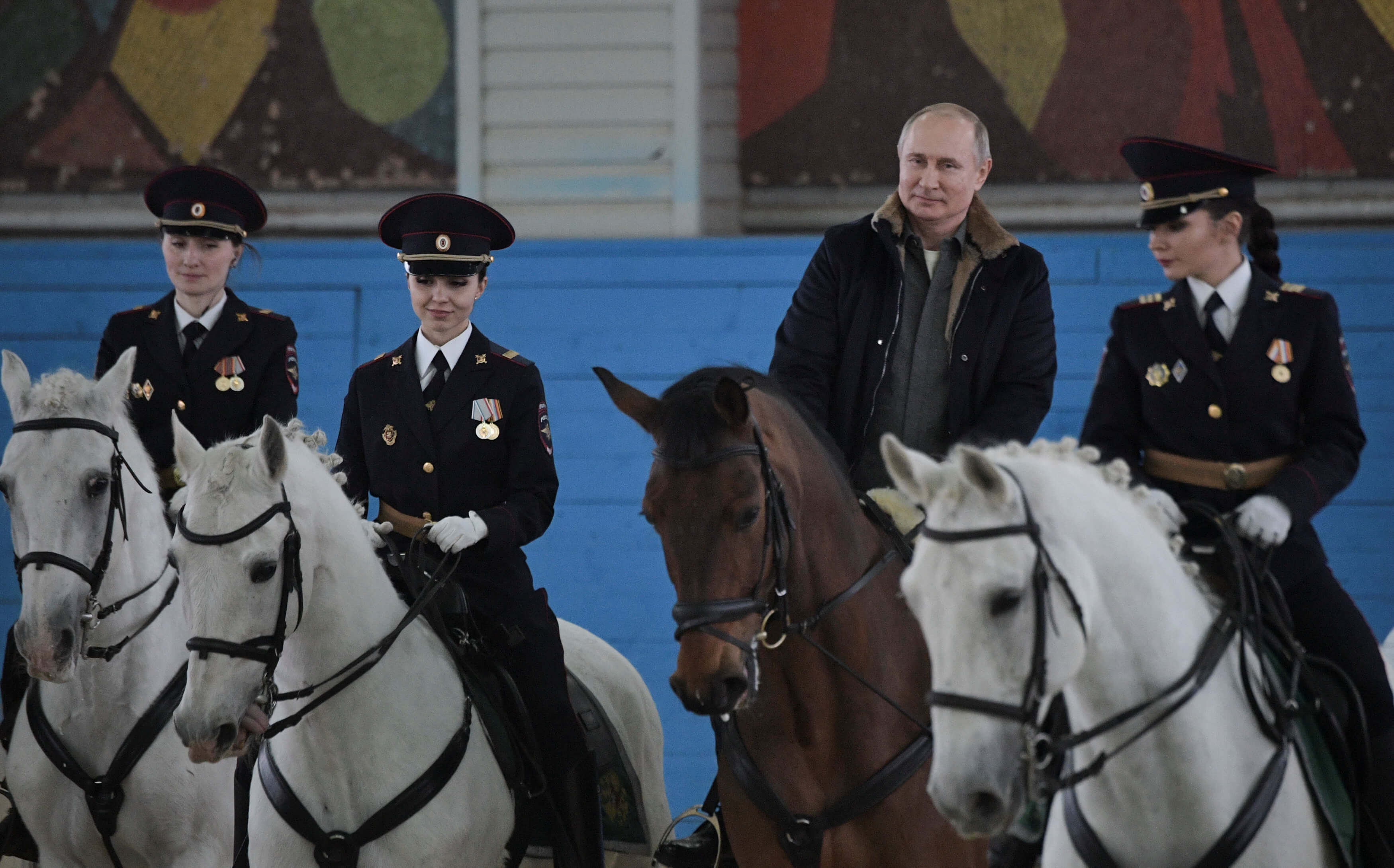 Βλαντιμίρ Πούτιν: «Τσάρος» πολλών δισ. δολαρίων – Και κινητά και ακίνητα και βίλες και αυτοκίνητα