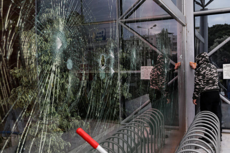 Ο Ρουβίκωνας οργανώνεται και πάει και… λαϊκή | Newsit.gr Ο Ρουβίκωνας οργανώνεται και πάει και… λαϊκή | Newsit.gr