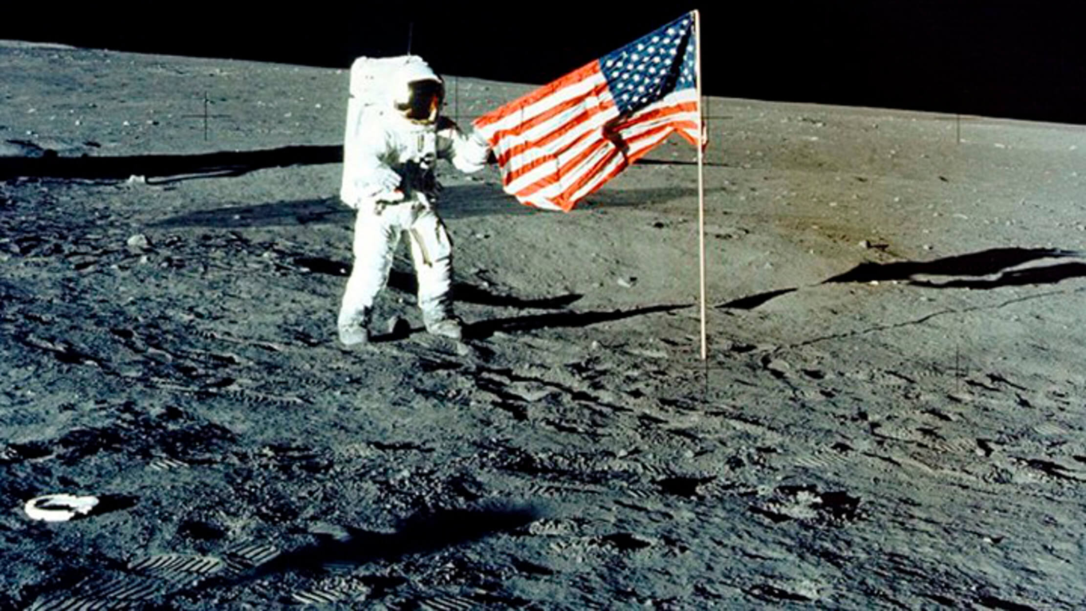 Πενς: Οι Αμερικανοί αστροναύτες θα ξαναπατήσουν στην Σελήνη