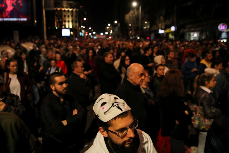 Σερβία: Εκκενώνεται το κτίριο της δημόσιας τηλεόρασης | Newsit.gr Σερβία: Εκκενώνεται το κτίριο της δημόσιας τηλεόρασης | Newsit.gr