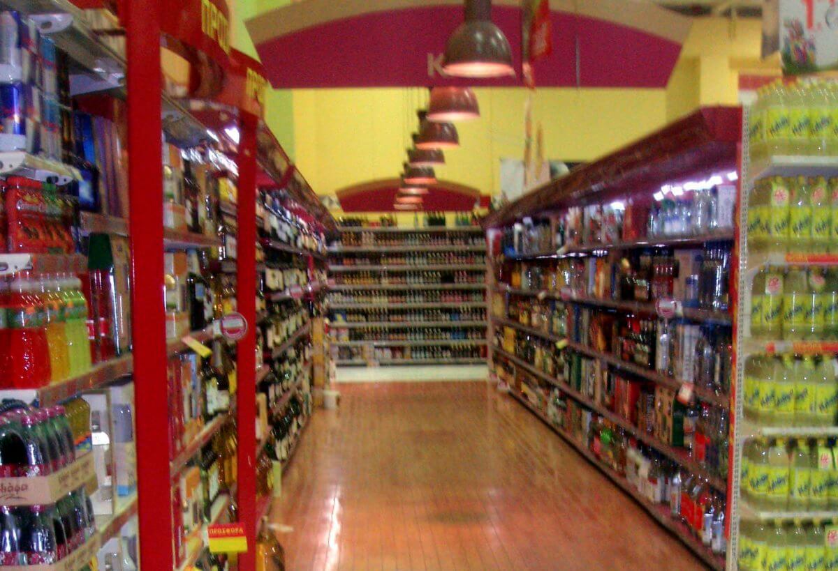 Κορονοϊός: Μπήκε έτσι σε σούπερ μάρκετ στα Χανιά και “κούφανε” πελάτες και υπαλλήλους (Βίντεο)