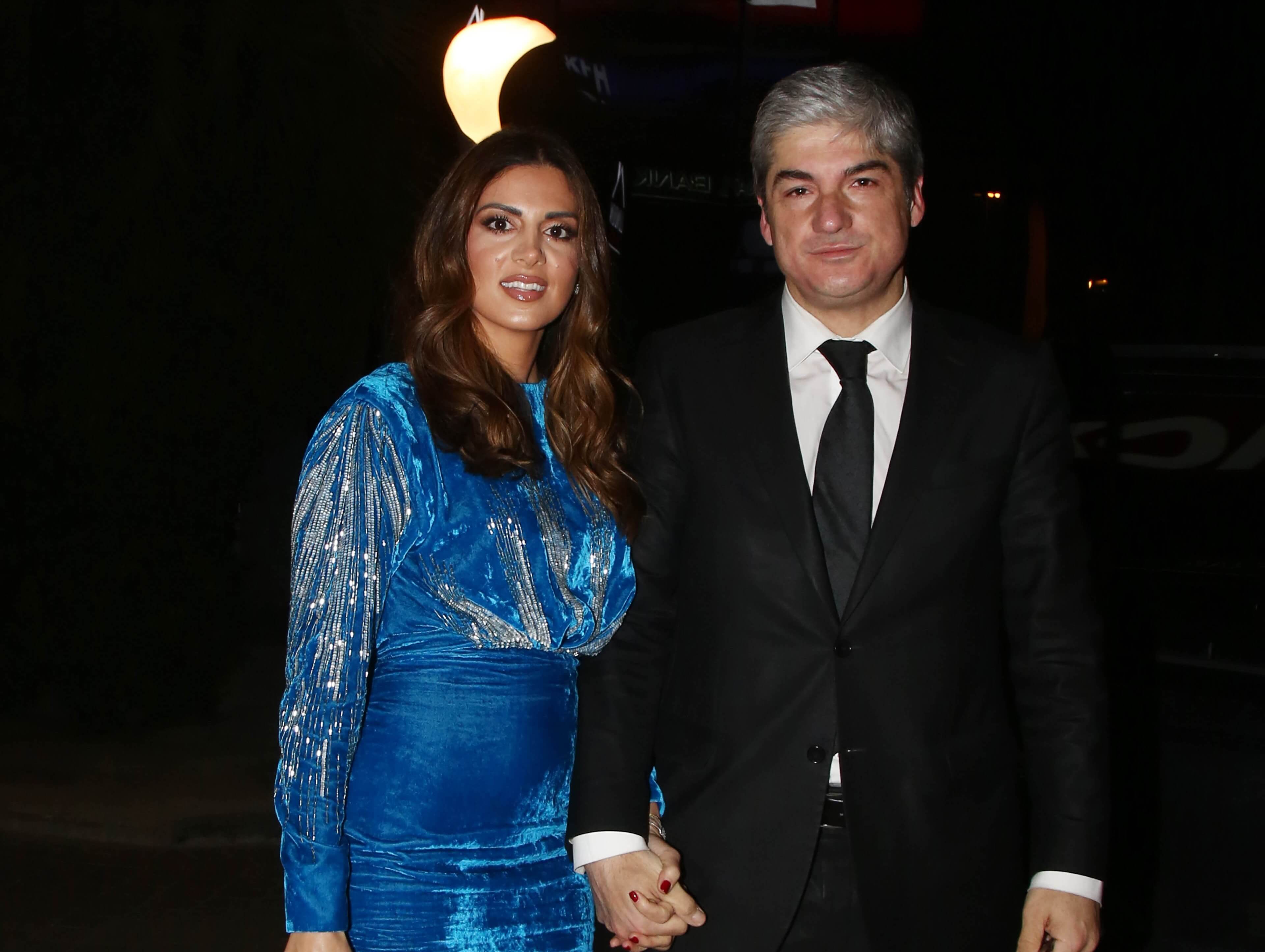 Σταματίνα Τσιμτσιλή: Πού έκανε αυτή τη λαμπερή εμφάνιση μαζί με τον σύζυγό της Θέμη Σοφό; [pics]