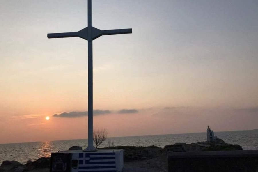 Λέσβος: Τοποθέτησαν νέο σταυρό στην Απελή – Ένταση και 33 συλλήψεις