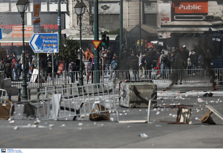 Σύνταγμα: Πεδίο μάχης για… τα μάτια του Χόλυγουντ! video, pics | Newsit.gr Σύνταγμα: Πεδίο μάχης για… τα μάτια του Χόλυγουντ! video, pics | Newsit.gr