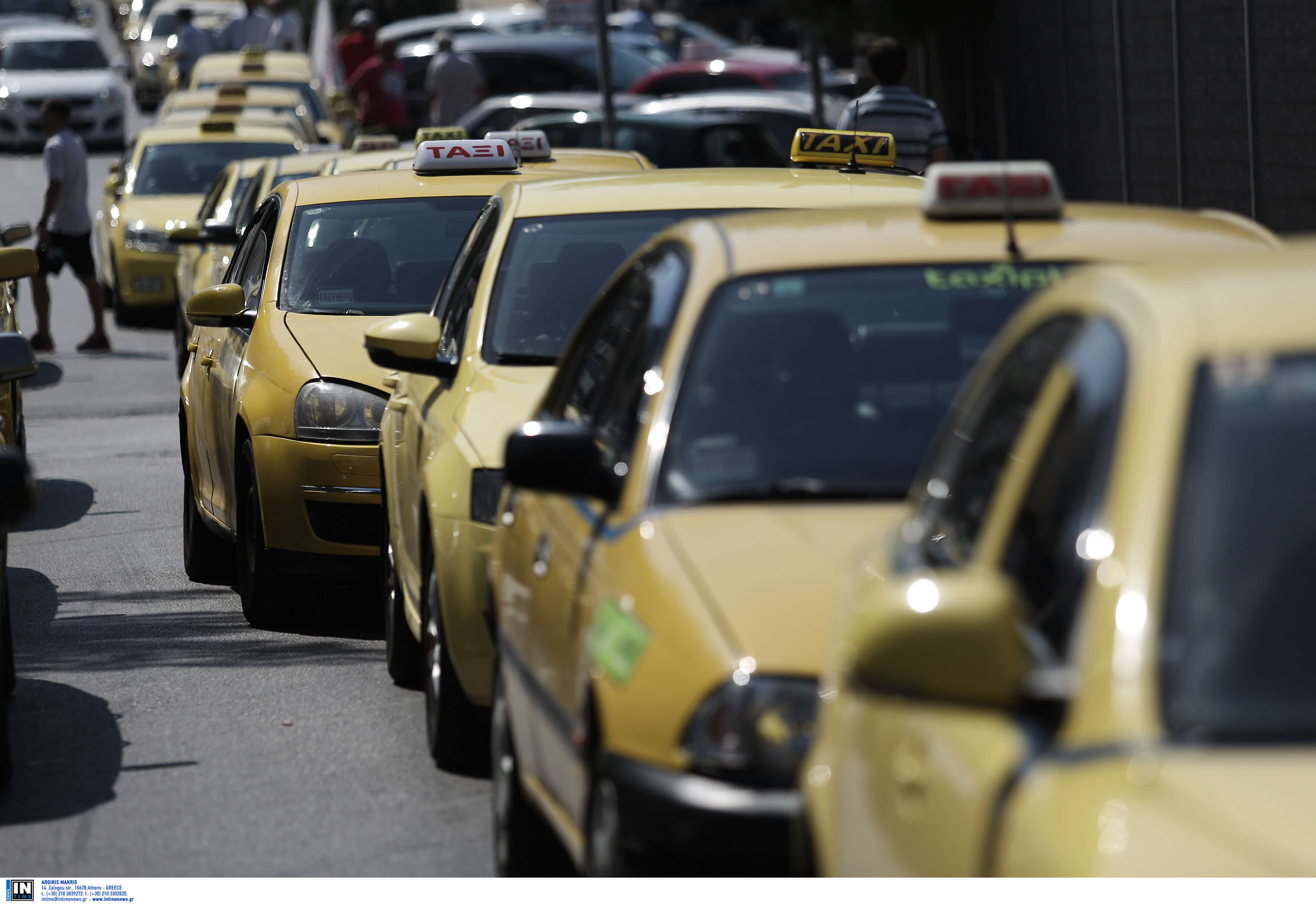 Συνελήφθησαν οδηγοί ταξί για «πειραγμένα» ταξίμετρα και πλαστές άδειες οδήγησης