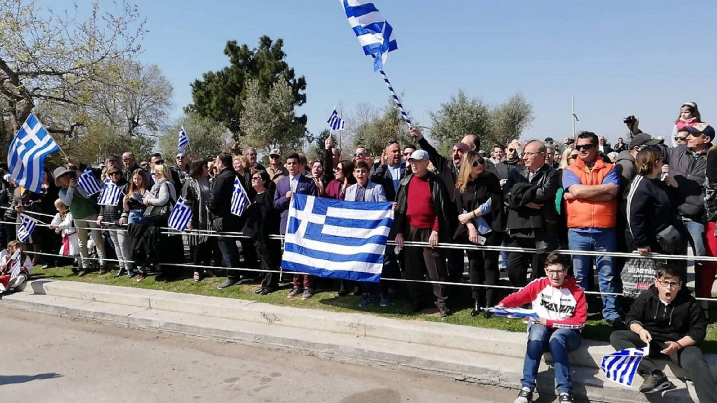 Παρέλαση 25 Μαρτίου – Θεσσαλονίκη: Ζητούν από τη μπάντα να παίξει το “Μακεδονία ξακουστή”!