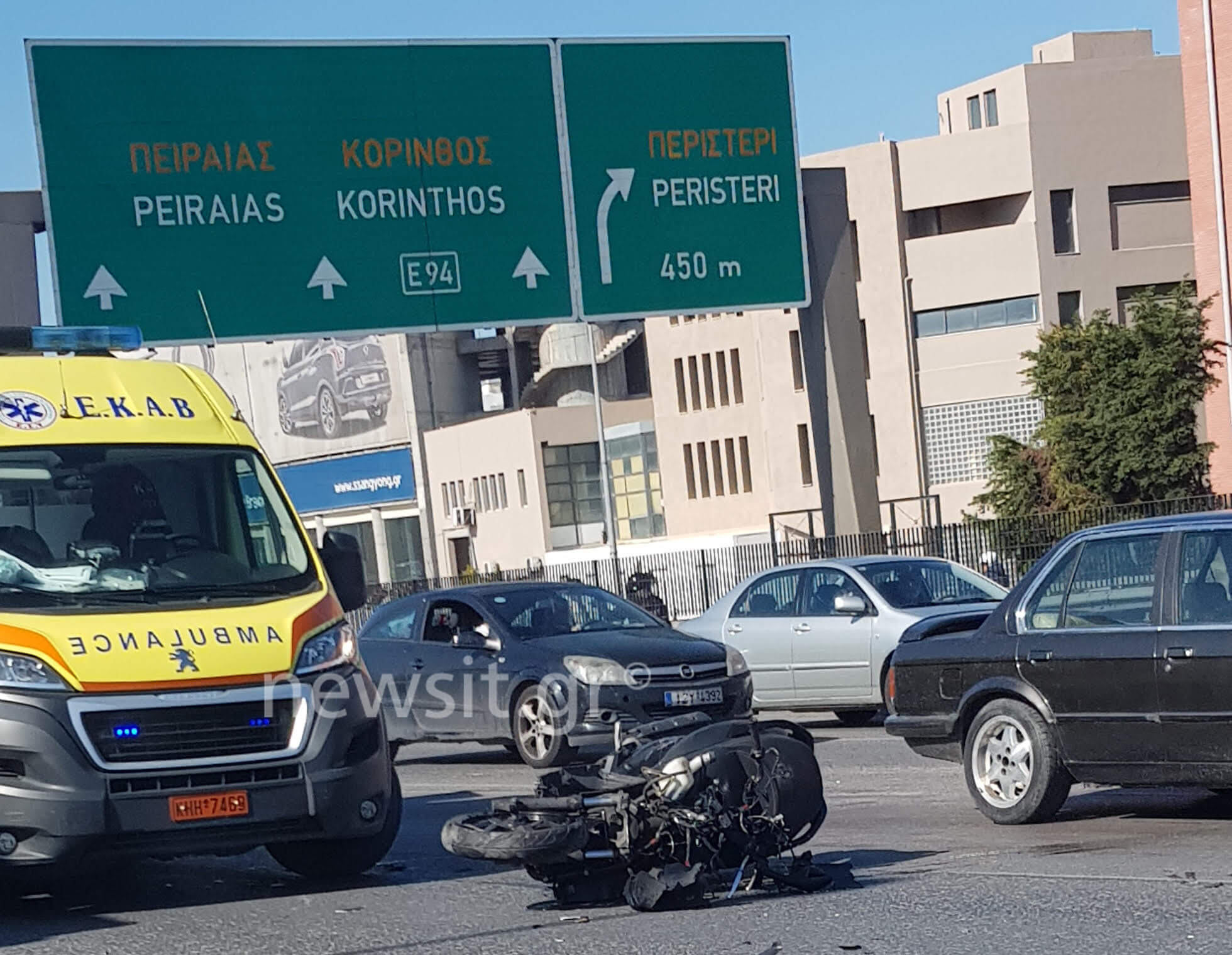 Σοβαρό τροχαίο στον Κηφισό! “Λιώμα” η μηχανή – Έχασε τις αισθήσεις του ο οδηγός