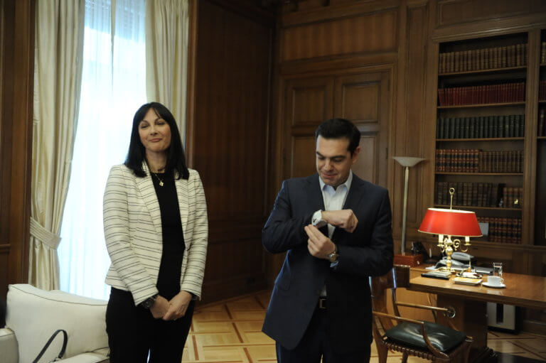 Αναζητούν τρόπο για να μπει από το… παράθυρο η Κουντουρά στην Ευρωβουλή | Newsit.gr Αναζητούν τρόπο για να μπει από το… παράθυρο η Κουντουρά στην Ευρωβουλή | Newsit.gr