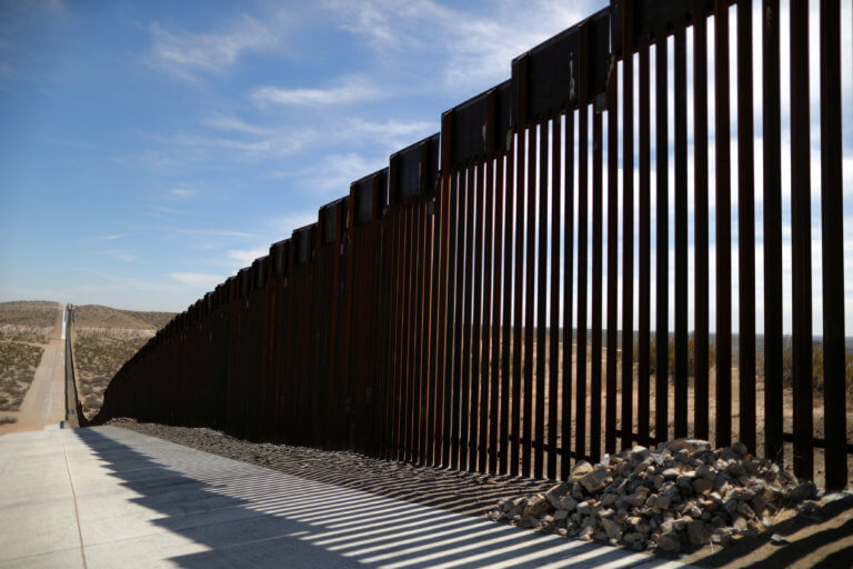 Νέο “άκυρο” σε Τραμπ για το τείχος στα σύνορα με Μεξικό