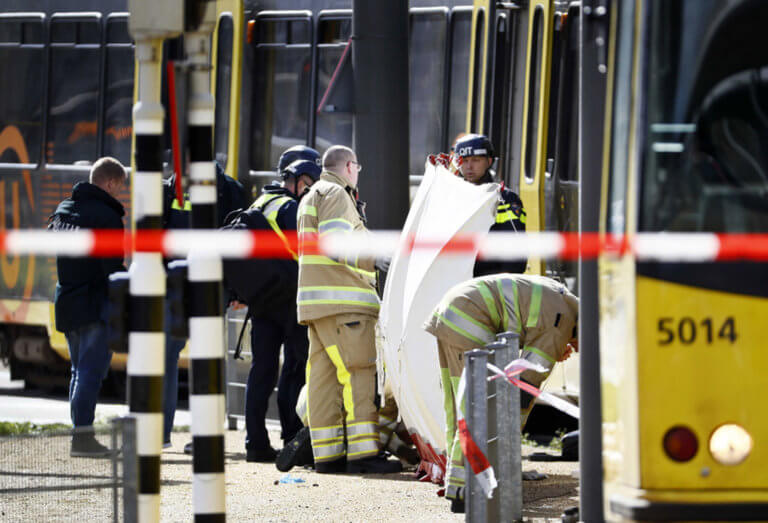 Τρόμος στην Ουτρέχτη! Άνδρας άνοιξε πυρ κατά επιβατών τραμ - Ένας νεκρός, πολλοί τραυματίες - Διέφυγε ο δράστης