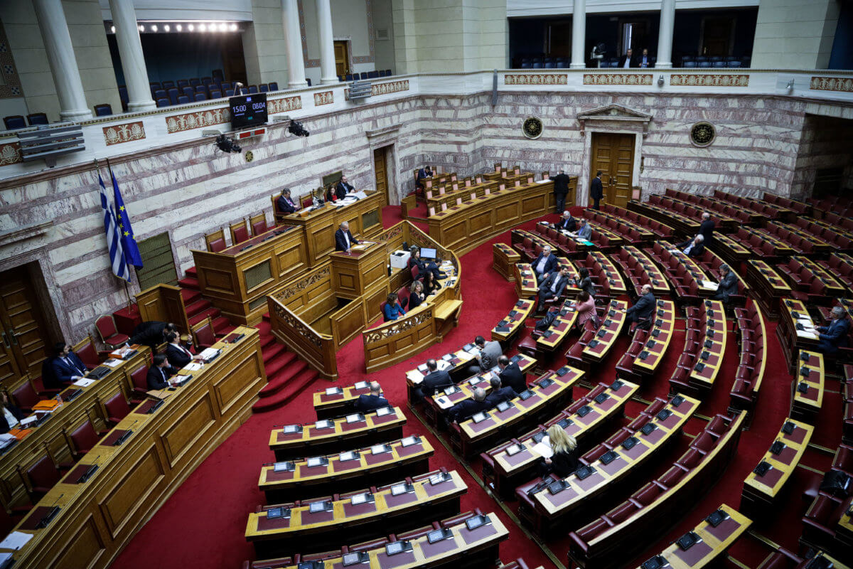 Αρένα η Ολομέλεια της Βουλής! Απίστευτοι διάλογοι Τζαβάρα με Χριστοδουλοπούλου και Κωνσταντινέα