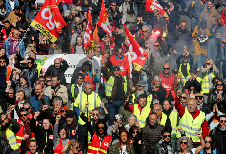 Κίτρινα Γιλέκα – Μακρόν όπως Ερντογάν: Όποιος θα διαδηλώνει θα συλλαμβάνεται