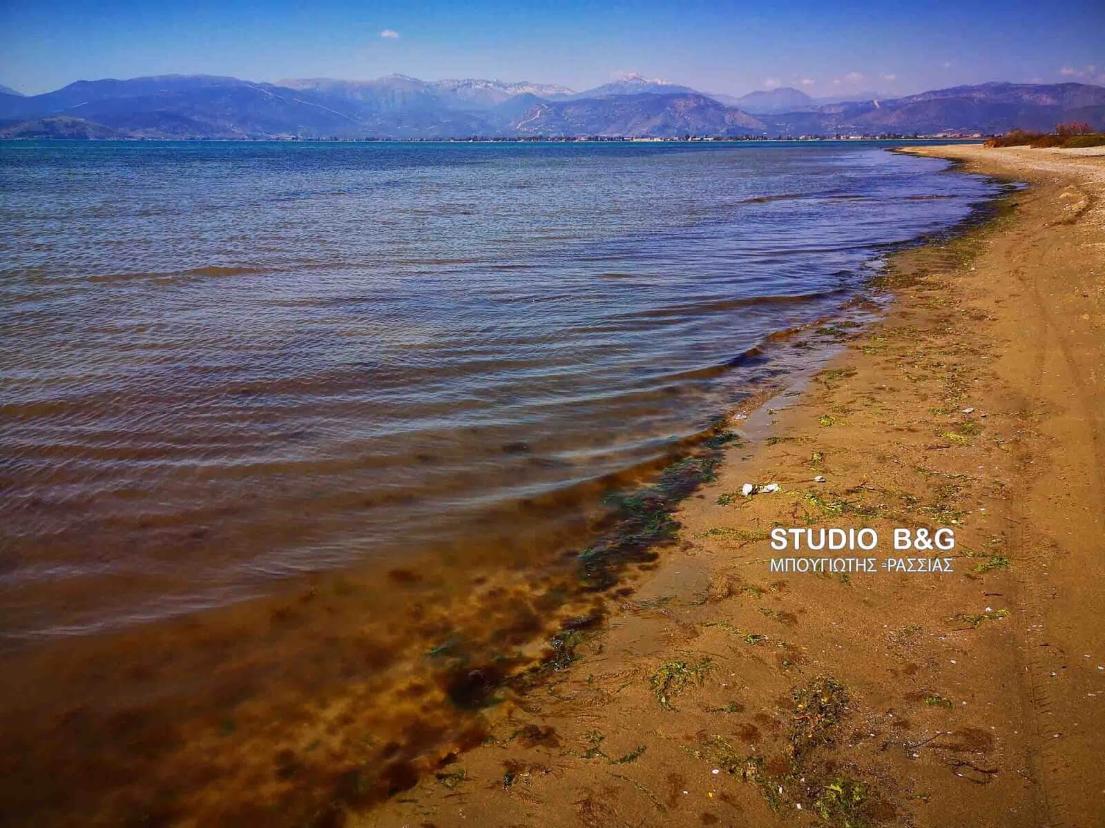 Ναύπλιο: Η ερυθρά παλίρροια κοκκίνισε τη θάλασσα – Αλαγή σκηνικού μέσα σε λίγη μόνο ώρα!