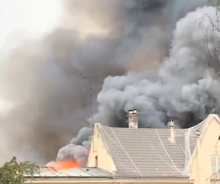 Τρόμαξαν από τη νέα μεγάλη πυρκαγιά μια “ανάσα” από το παλάτι των Βερσαλιών! [pics, videos]