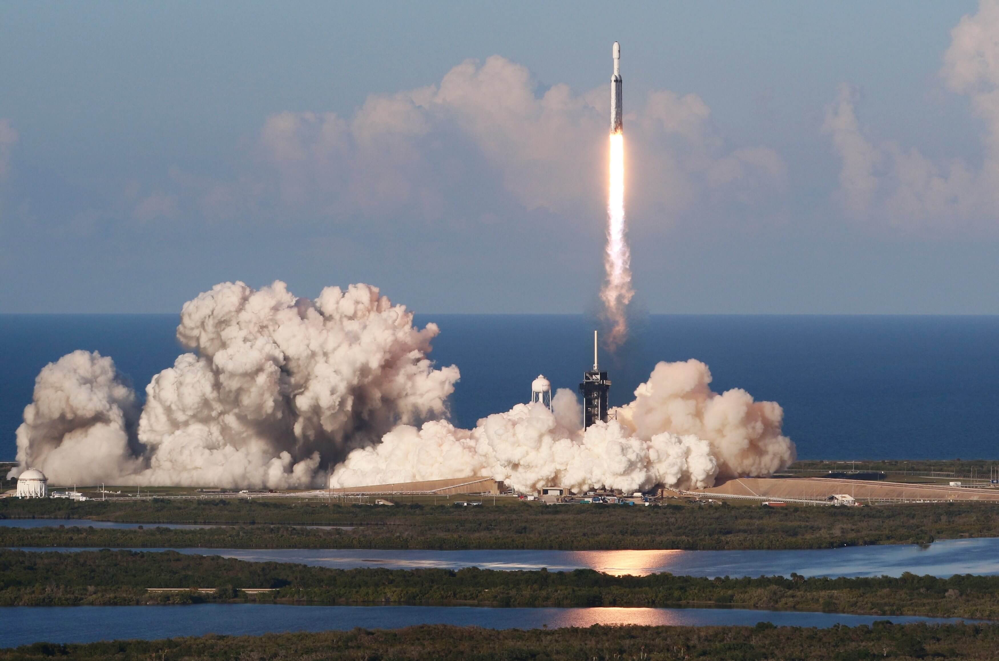Κομμάτι του Falcon Heavy επέστρεψε από το Διάστημα και χάθηκε στη θαλασσοταραχή
