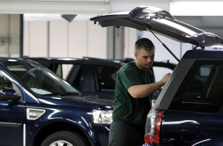Προσωρινό «λουκέτο» στην Jaguar Land Rover λόγω Brexit!