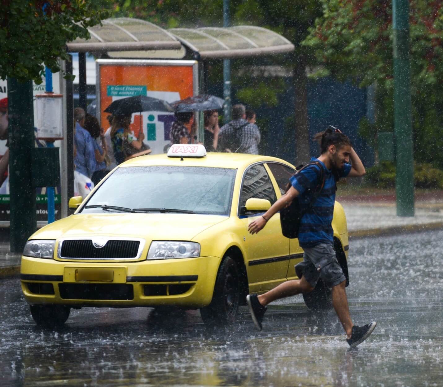 Καιρός σήμερα: Βροχές, καταιγίδες και μποφόρ – Πότε και πού θα ανοίξουν οι ουρανοί!