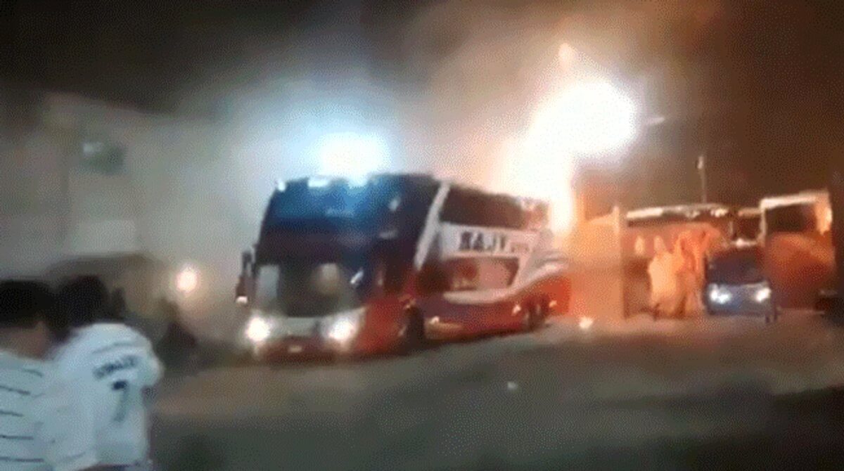 Σκηνές φρίκης σε φλεγόμενο λεωφορείο – 20 νεκροί! [video]