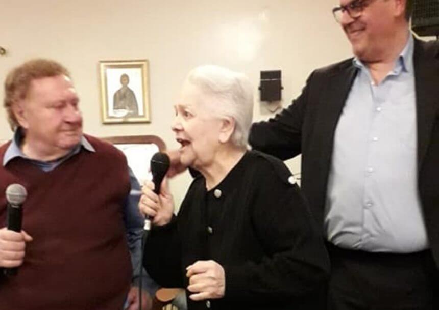 Η Μαίρη Λίντα τραγούδησε στην πασχαλινή γιορτή του Γηροκομείου Αθηνών και έκανε τους πάντες να δακρύσουν! [video]