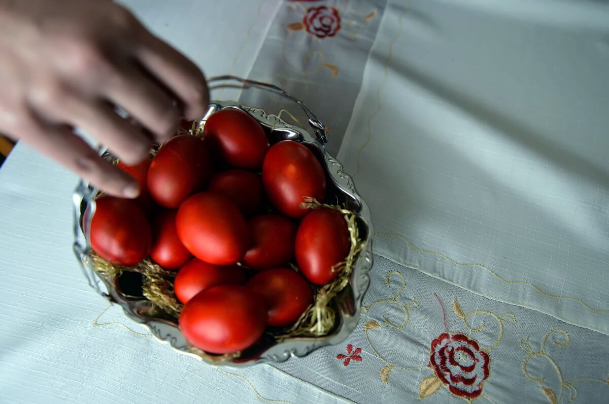 Πασχαλινό τραπέζι: Οι ειδικοί συμβουλεύουν τι πρέπει να προσέχουμε