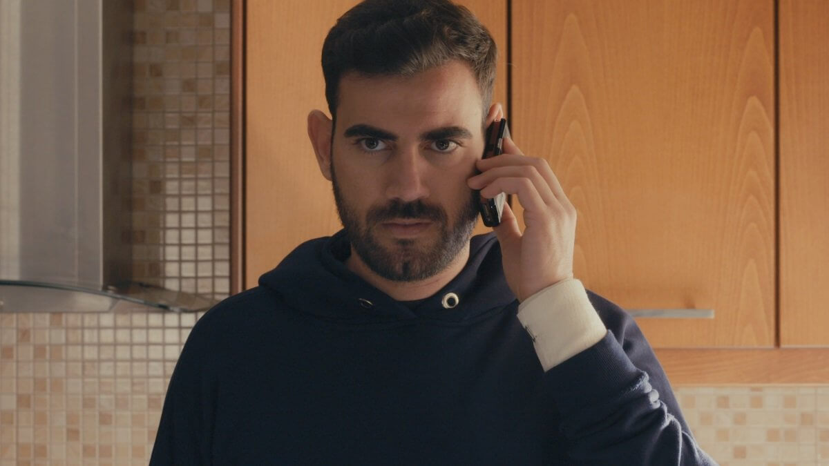 Το Τατουάζ: Ο Ορφέας βάφει τα χέρια του με αίμα!