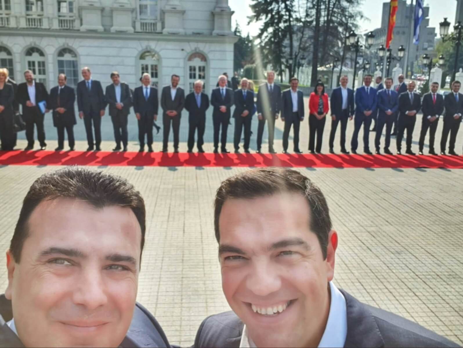 Ανέβασε την selfie με τον Τσίπρα ο Ζάεφ