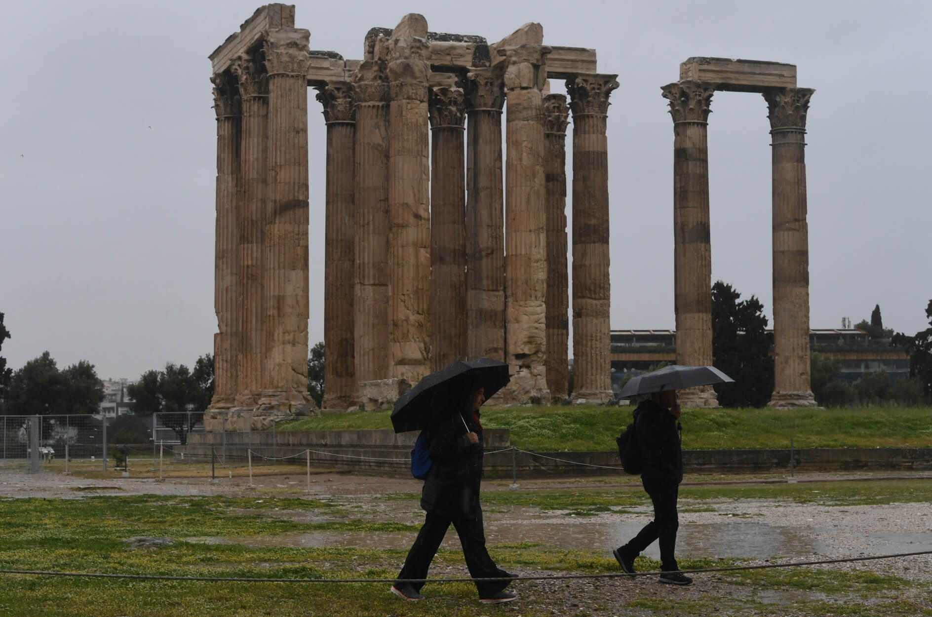 Καιρός σήμερα: Μπόρες, ζέστη και… γερή δόση αφρικανικής σκόνης!