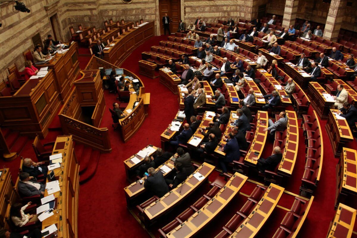 120 δόσεις: Κατατέθηκε το νομοσχέδιο στην Βουλή