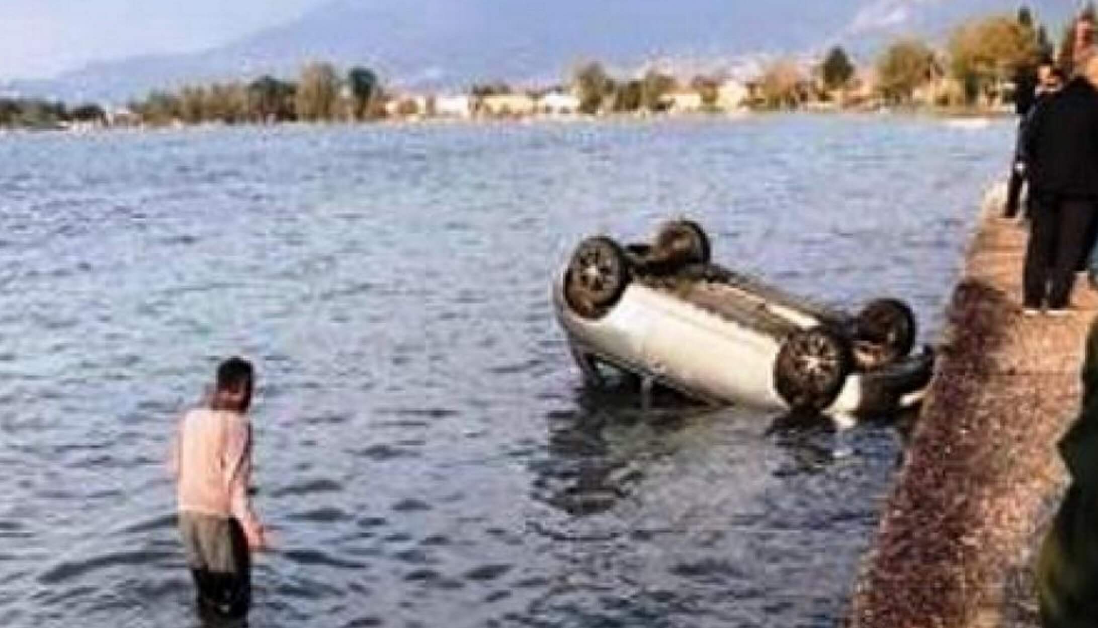 Πάτρα: Αυτοκίνητο έπεσε στη θάλασσα – Περαστικοί βούτηξαν για να σώσουν την οδηγό!