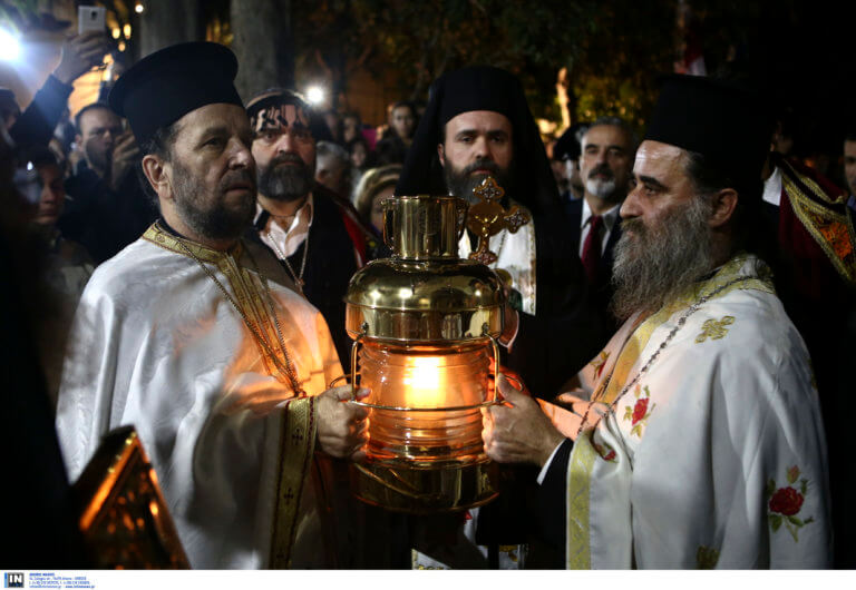 Πάσχα 2019: Στις 18.30 του Μεγάλου Σαββάτου φτάνει το Άγιο Φως στην Αθήνα