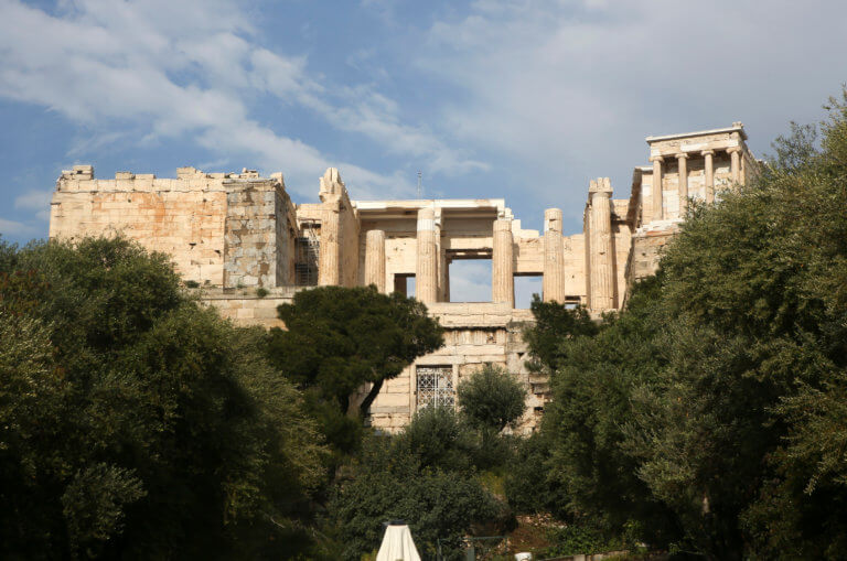 Ακρόπολη: «Μια λάμψη μ’ έριξε κάτω, δεν ξέρω πως βγήκα» – video