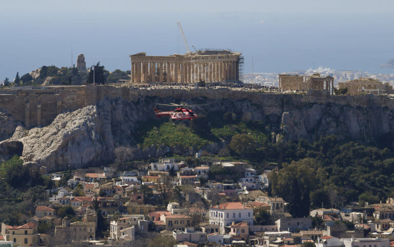 Ακρόπολη: Συγκλονίζουν οι μαρτυρίες για τον κεραυνό που τραυμάτισε 4 ανθρώπους - "Ήταν μέσα στα αίματα, είχαν καεί τα μαλλιά της"