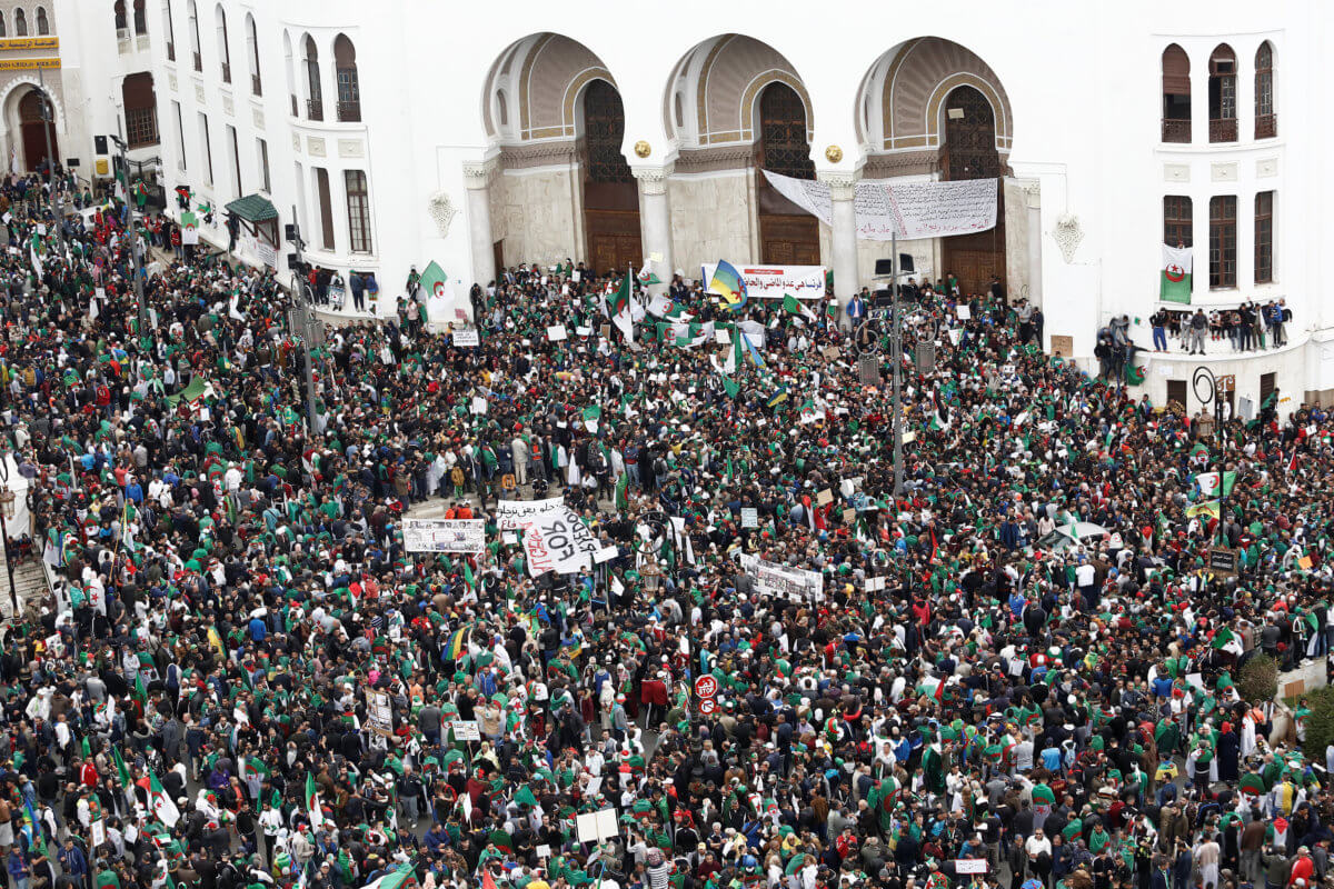 Αλγερία: Συνεχίζονται οι διαδηλώσεις μετά το στρατιωτικό πραξικόπημα