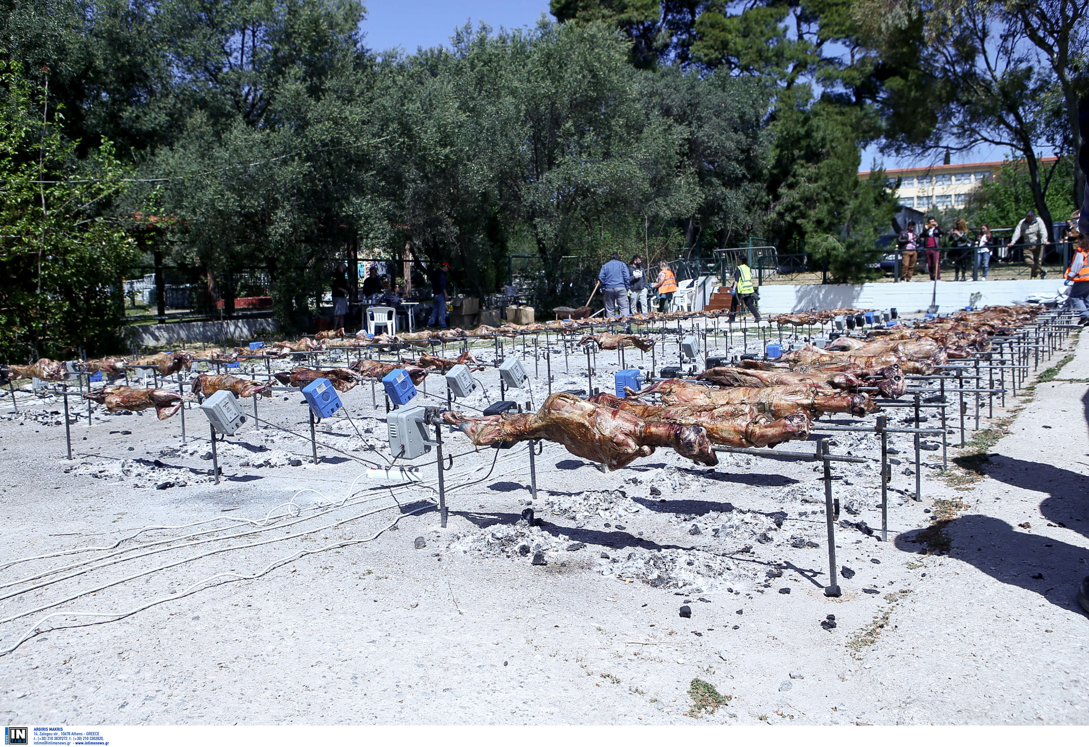 Καιρός σήμερα: Με ηλιοφάνεια το σούβλισμα του αρνιού