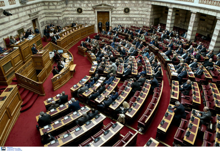 «Ναι» από την Βουλή στην άρση ασυλίας για Λοβέρδο και Σαλμά