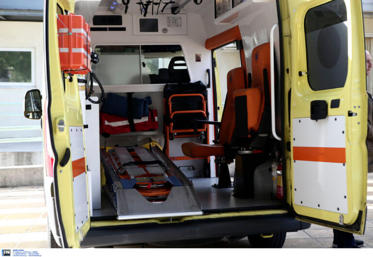 Αγρίνιο: Εικόνες ντροπής μετά από τροχαίο – Το ασθενοφόρο που έφτασε δεν έπαιρνε μπροστά με τίποτα