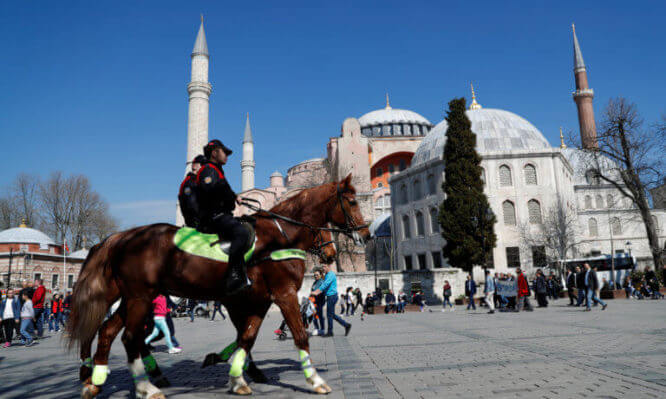 Μετατρέπουν την Αγιά Σοφιά σε τζαμί! Υλοποιούν την προεκλογική δέσμευση Ερντογάν