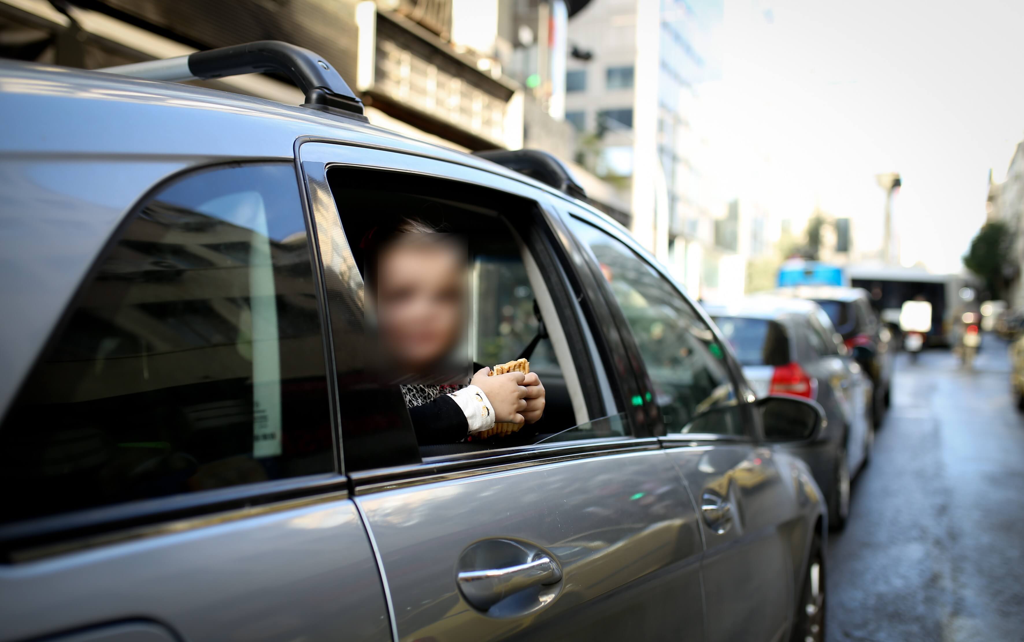 Έρευνα σοκ: Τα παιδιά στο πίσω κάθισμα, κίνδυνος για την οδήγηση