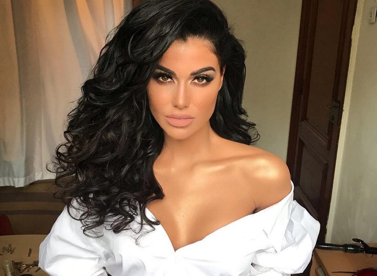 Ιωάννα Μπέλλα: Πιο εντυπωσιακή από ποτέ ποζάρει με μαγιό και μας δείχνει το καλλίγραμμο σώμα της!