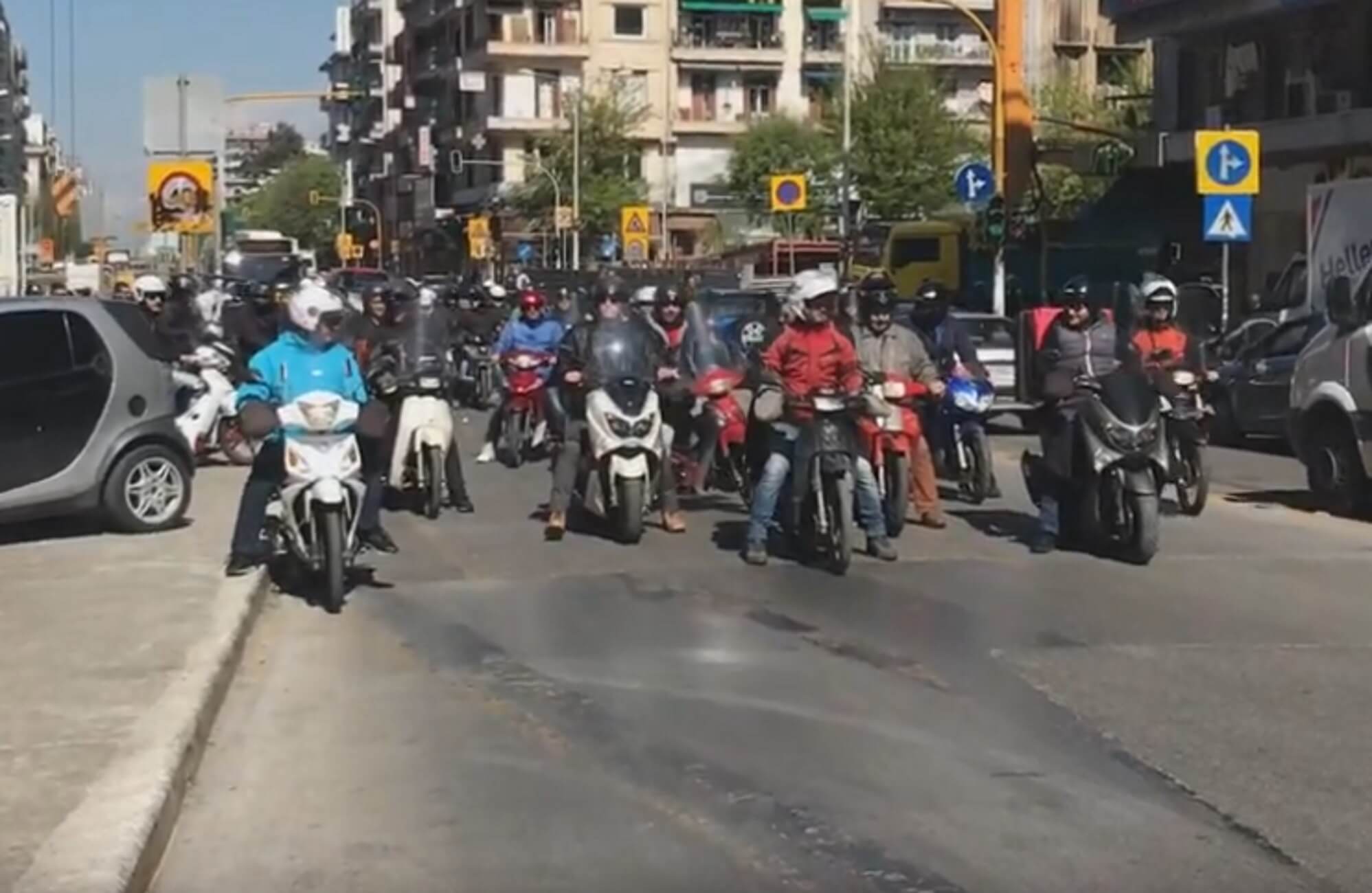 Θεσσαλονίκη: Στους δρόμους οι ντελιβεράδες – Απεργούν και απαιτούν για να μην υπάρξουν άλλα θύματα [pics, video]