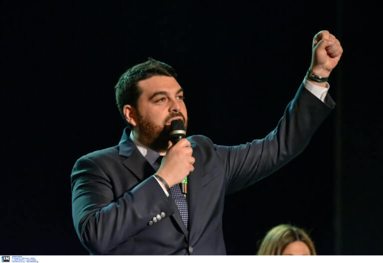 Δέρβος… πυροβολεί το Μαξίμου! «Επίδομα χυδαιότητας για τους διακινητές ψεμάτων»! video