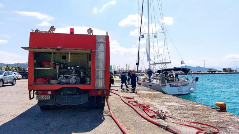 Τρόμος από πυρκαγιά σε σκάφος κοντά στην Αίγινα!