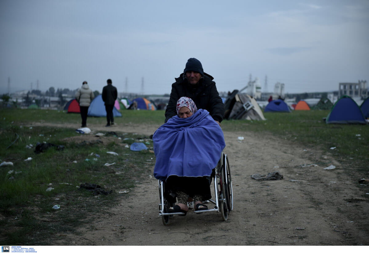Για τρίτη μέρα παραμένουν οι πρόσφυγες στα Διαβατά! Συνεχίζουν να ελπίζουν πως θα φτάσουν στα σύνορα