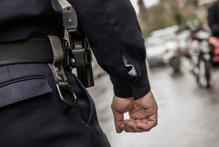 Εξάρχεια: Ξυπόλητοι στ’ αγκάθια! Οι λιμενικοί κάλεσαν την ΕΛ.ΑΣ. ενώ ήδη δέχονταν επίθεση!