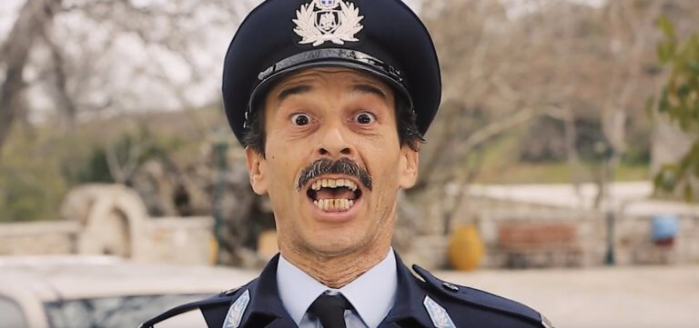 Η αστυνομία στο "Καφέ της Χαράς" - Ο Αναστάσης, τα emoji και το Κολοκοτρωνίτσι!
