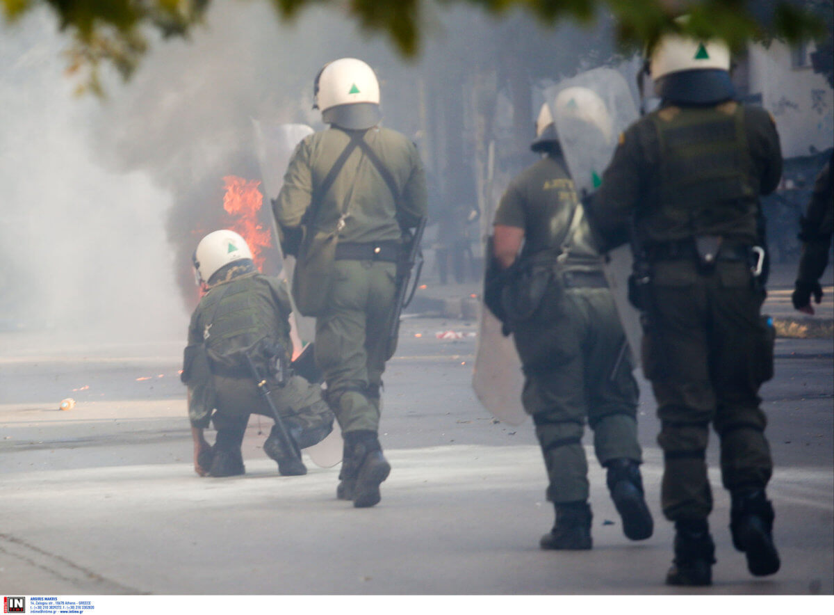 Φθιώτιδα: Αιματηρή ενέδρα σε οπαδούς της ΑΕΚ – Πετάχτηκαν από βανάκια και άρχισαν να μαχαιρώνουν!