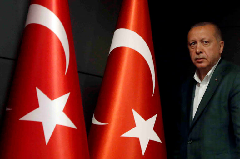 Γκιούλ και Μπαμπατζάν εγκαταλείπουν τον Ερντογάν – Προς διάσπαση το AKP